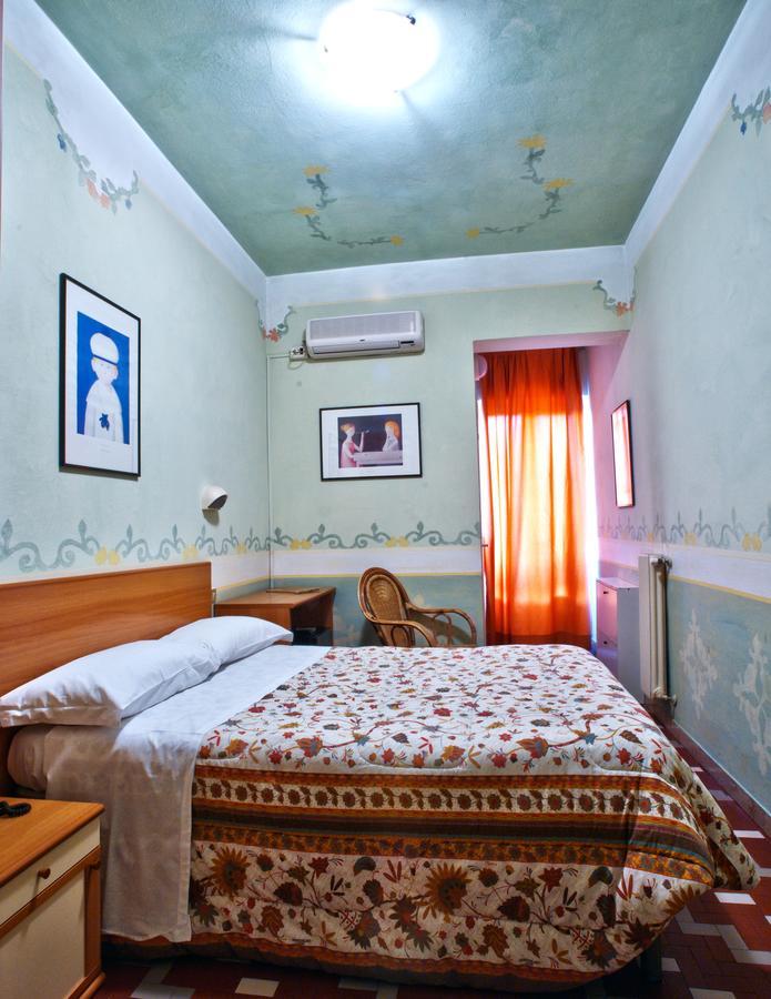 מרינה די מסה Hotel Luciana מראה חיצוני תמונה