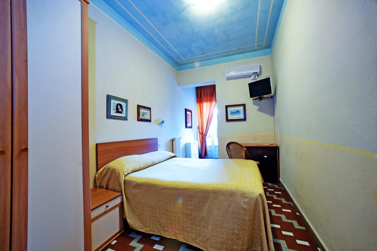 מרינה די מסה Hotel Luciana מראה חיצוני תמונה