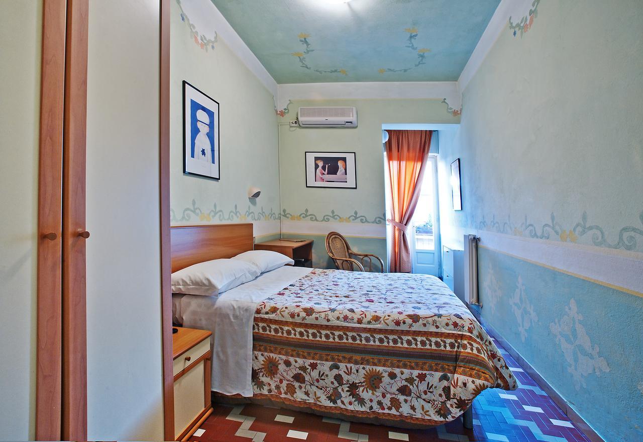 מרינה די מסה Hotel Luciana מראה חיצוני תמונה